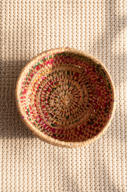 Panier artisanal en Raphia coloré