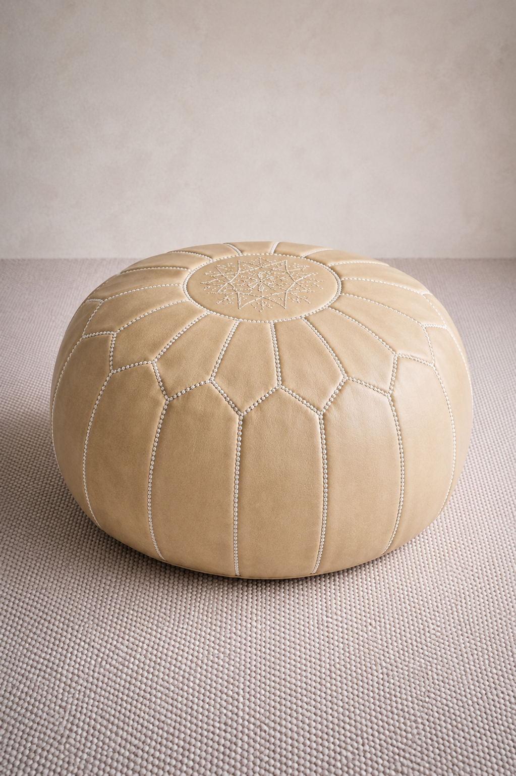 Pouf Marocain en Cuir – Beige Sable Mat