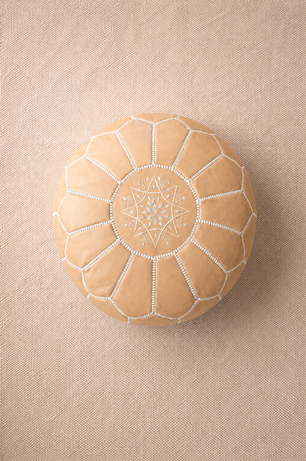 Pouf Marocain en Cuir – Beige Sable Mat