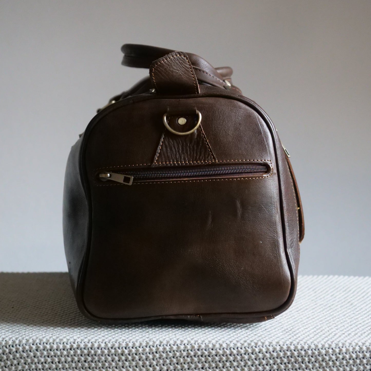 Sac de Voyage en Cuire Authentique  Marron intense patiné